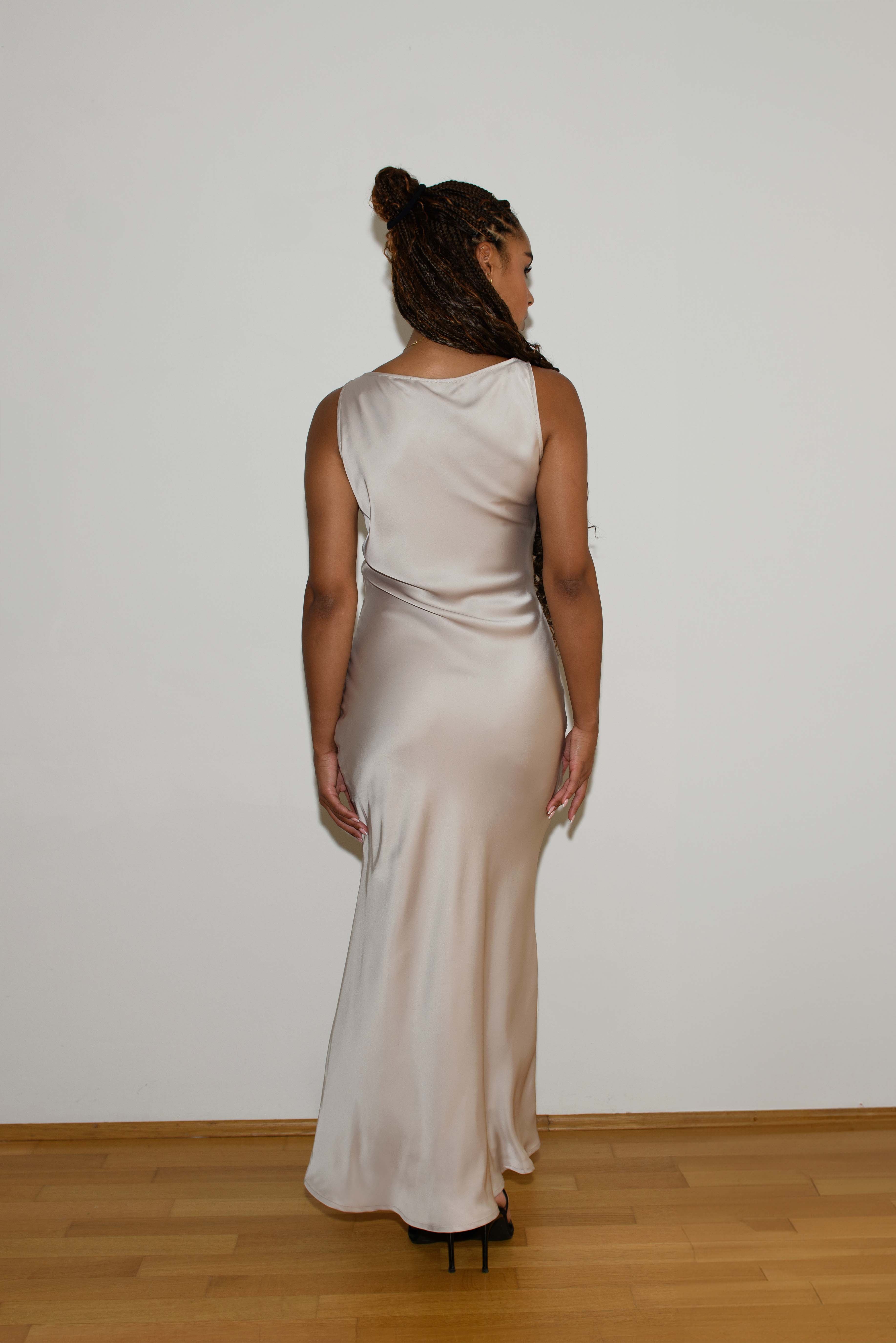 Robe Longue Studio Ruya à Col Bénitier - Champagne — Modeen