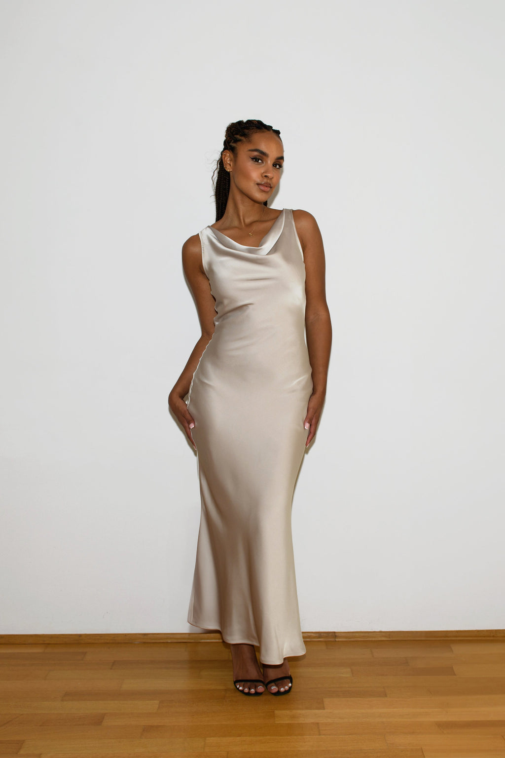 Robe Longue Studio Ruya à Col Bénitier - Champagne — Modeen