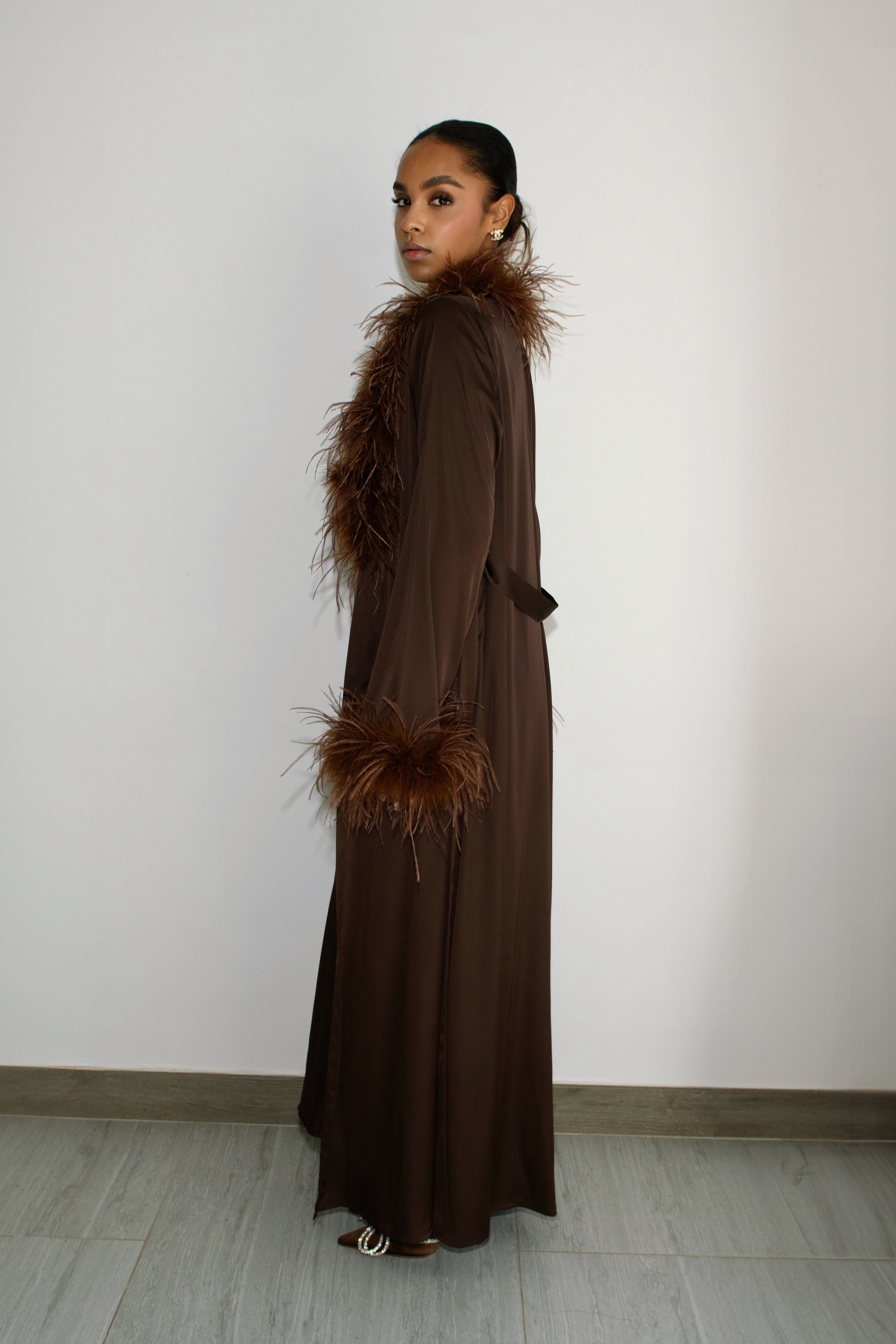 Abaya à Plumes Ceinturée - Chocolat — Modeen