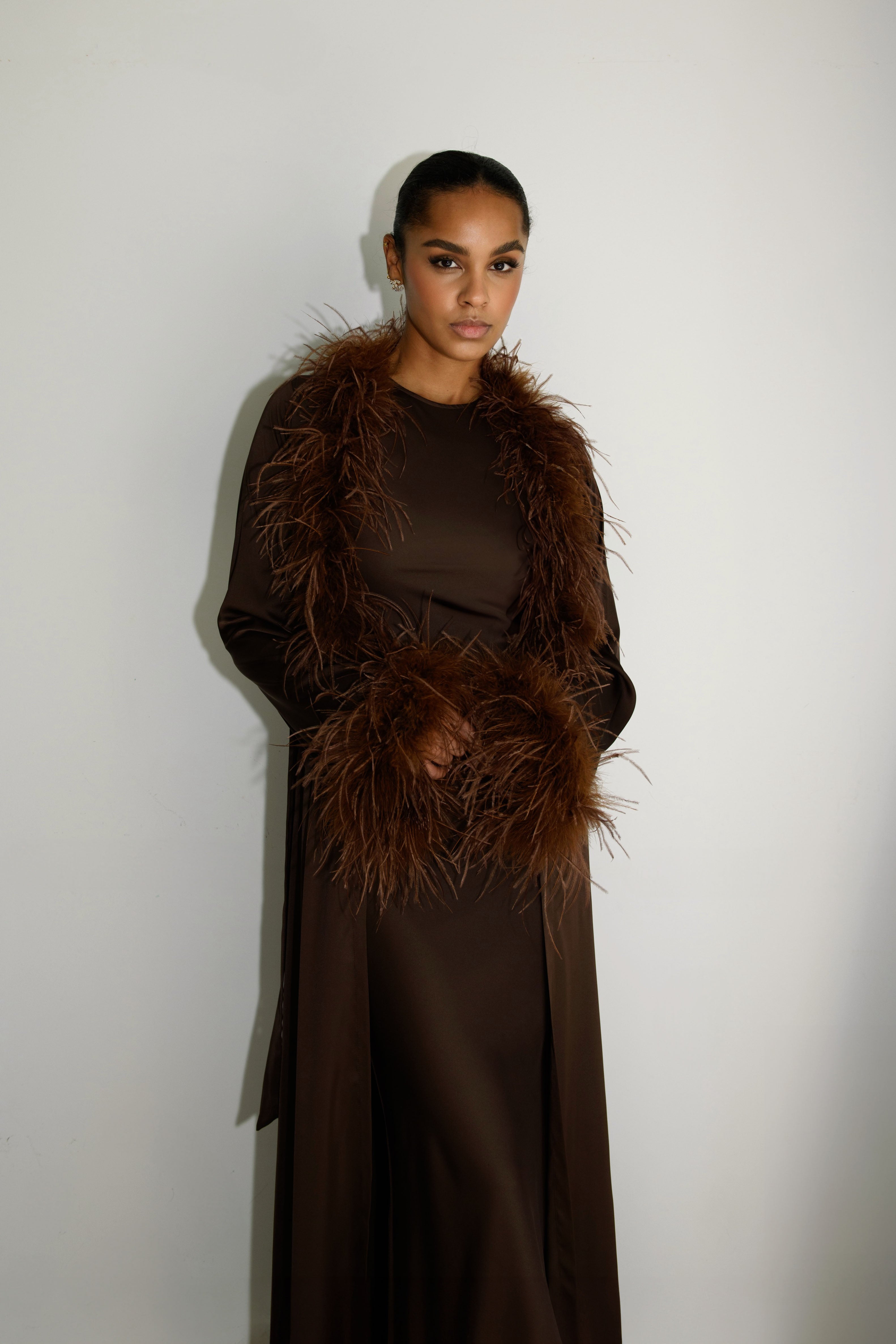 Abaya à Plumes Ceinturée - Chocolat — Modeen
