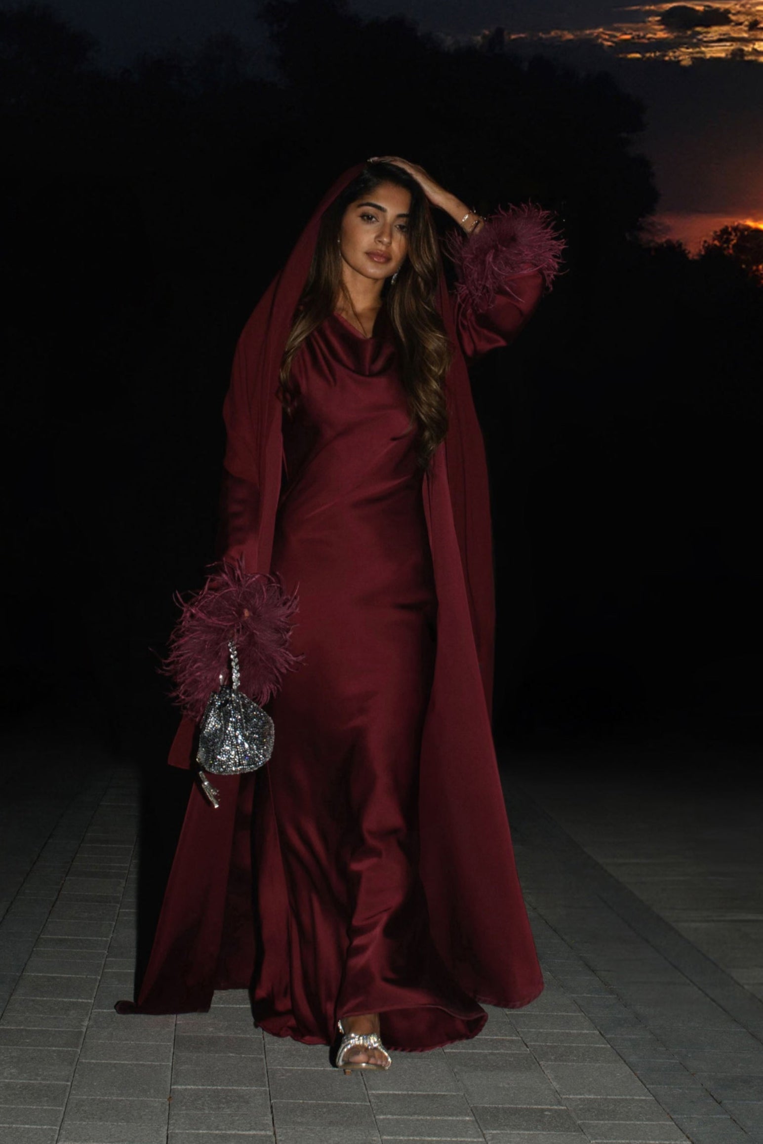 Abaya à Manches en Plumes - Bordeaux — Modeen