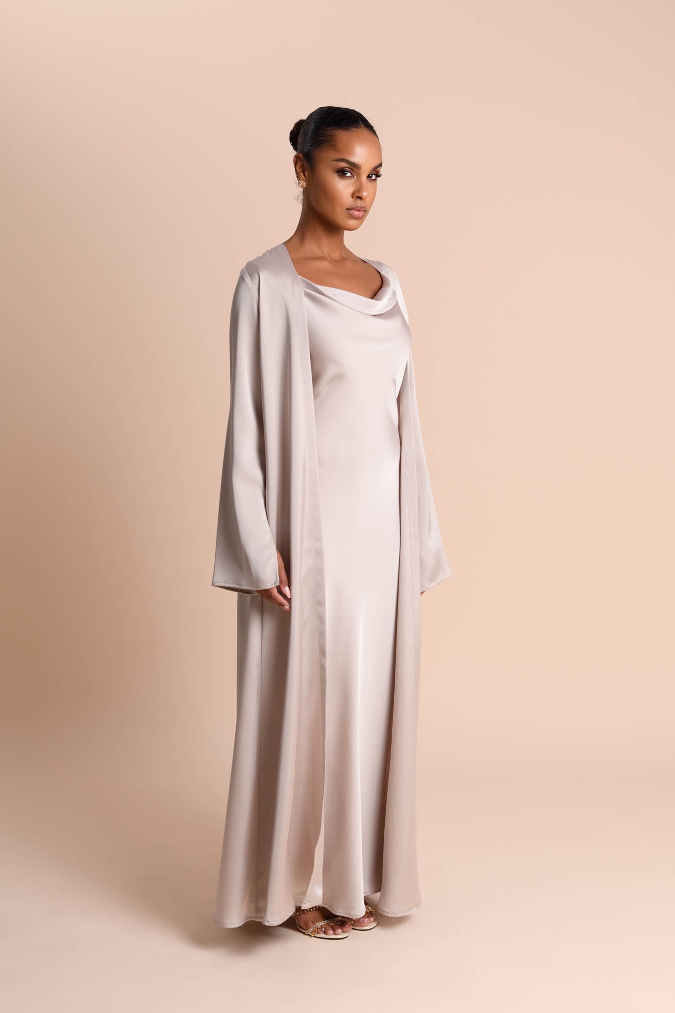 Abaya Studio à Manches Fendues - Champagne — Modeen