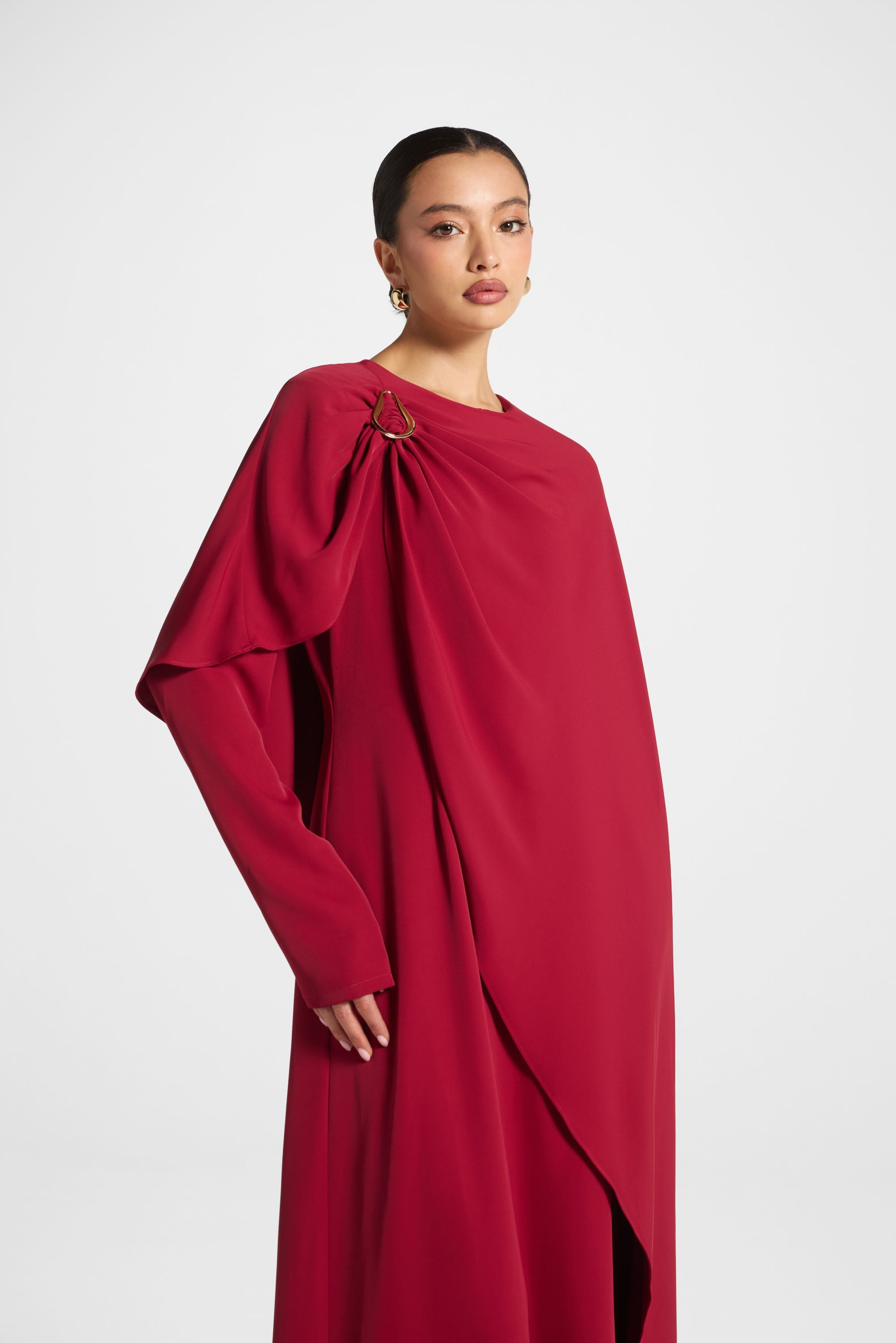 Robe Longue Asymétrique à Cape - Cerise Abayas Modeen