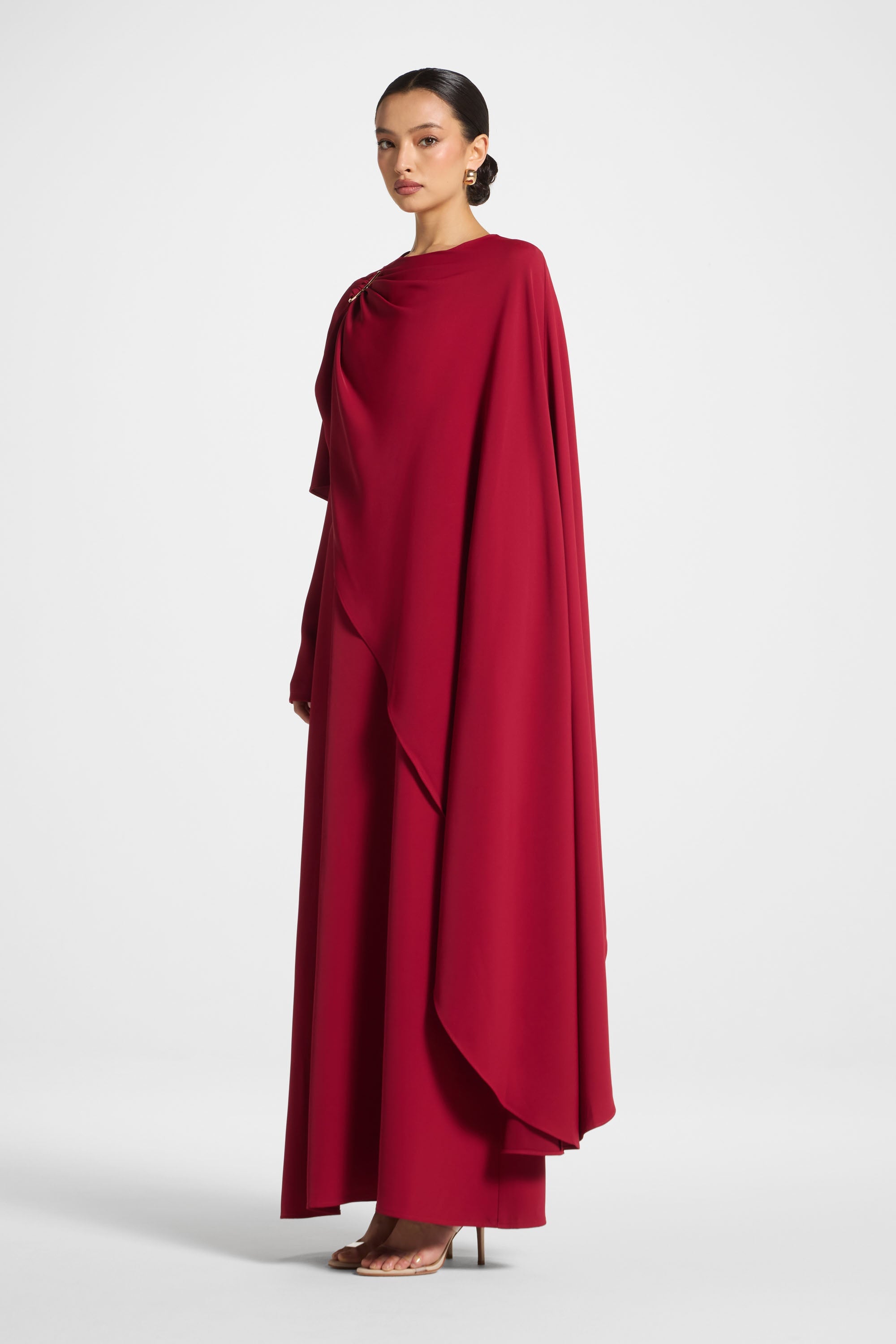Robe Longue Asymétrique à Cape - Cerise Abayas Modeen