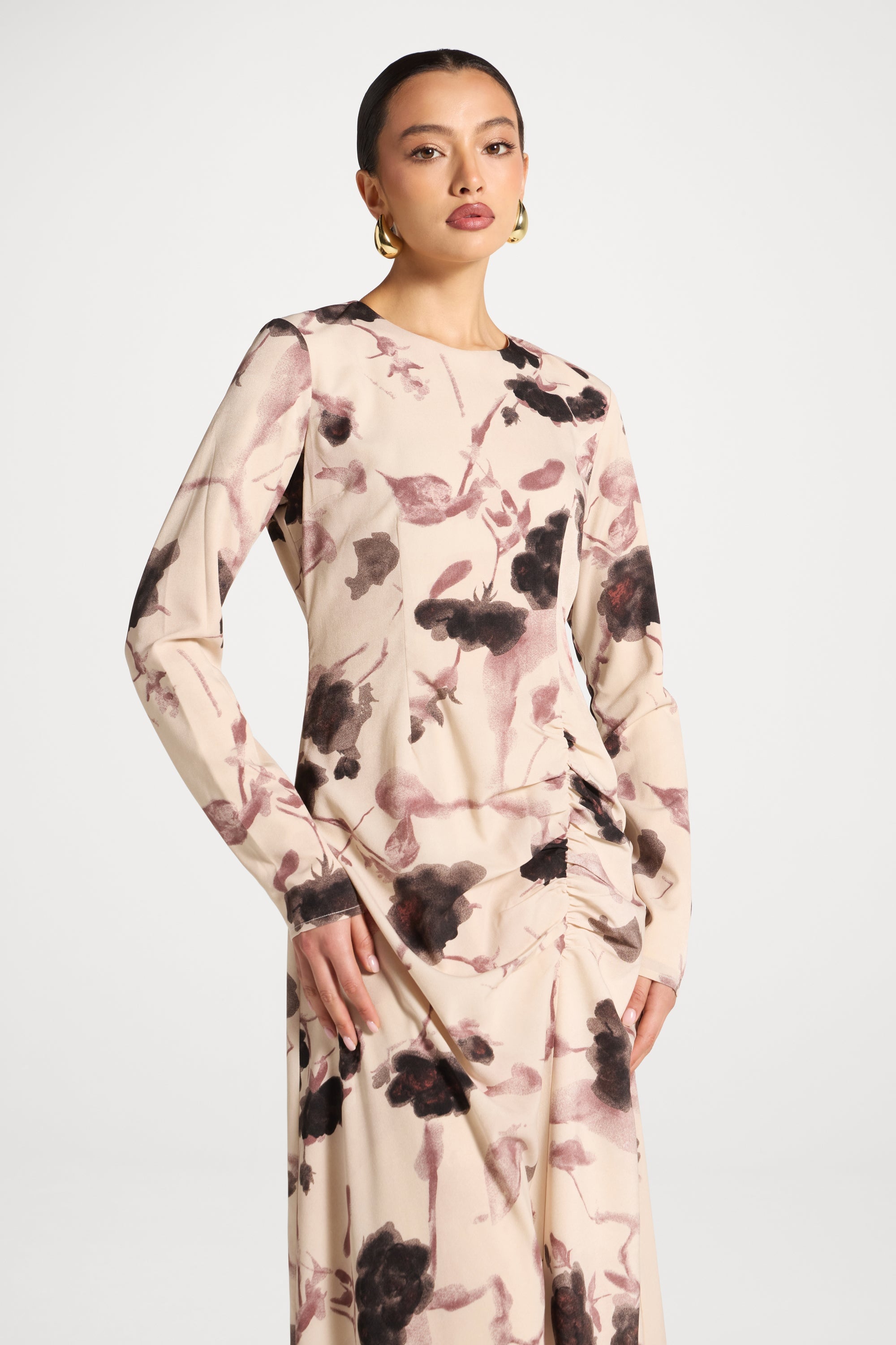 Robe Longue Froncée Asymétrique - Pétales de Vanille Abayas Modeen