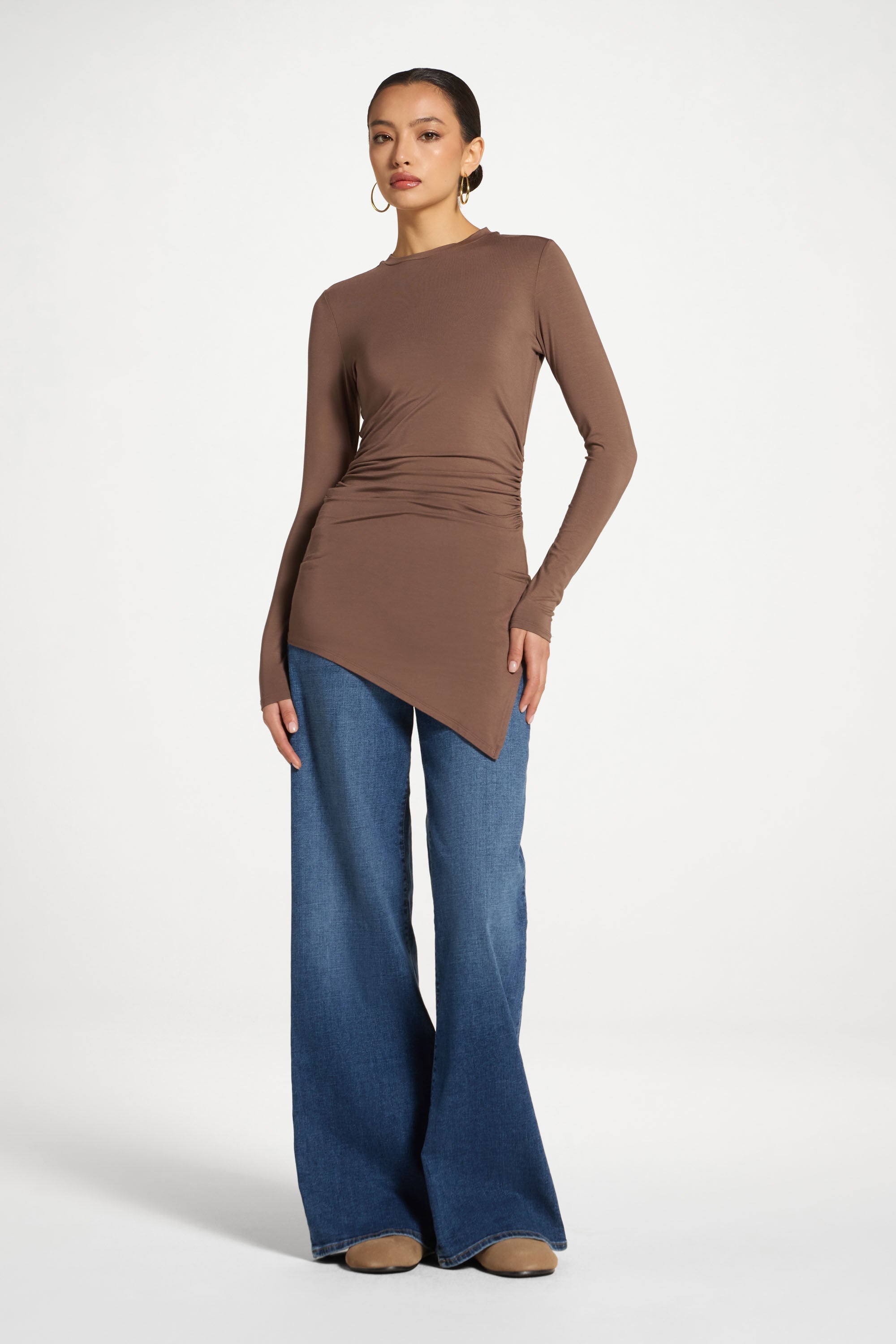 Haut Froncé Asymétrique en Bambou - Chocolat Abayas Modeen