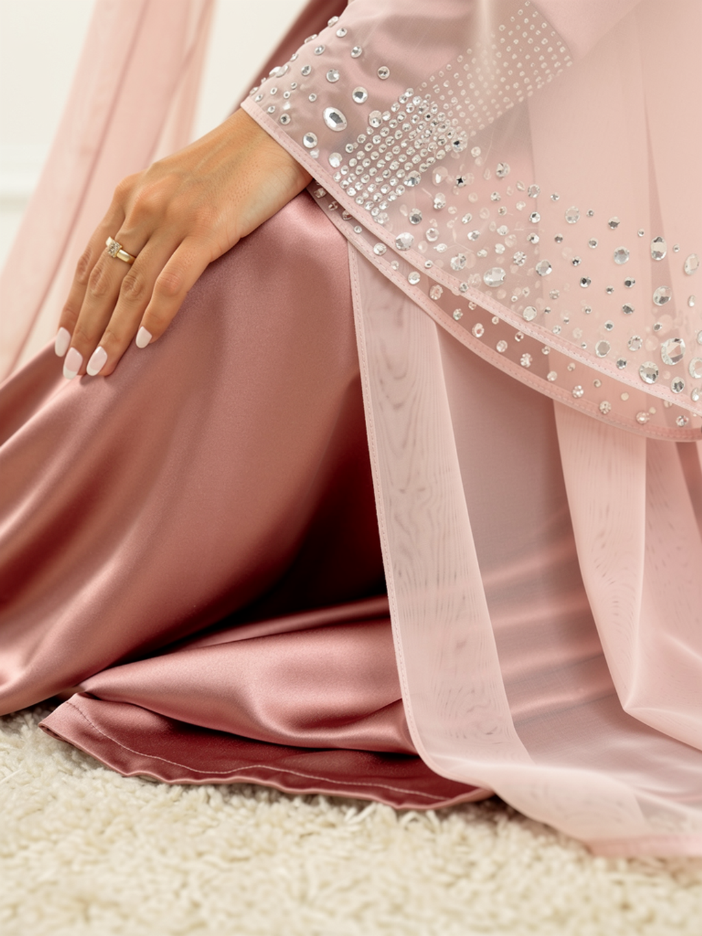 Ensemble Dalia Rose Poudré — détail manche et ourlet