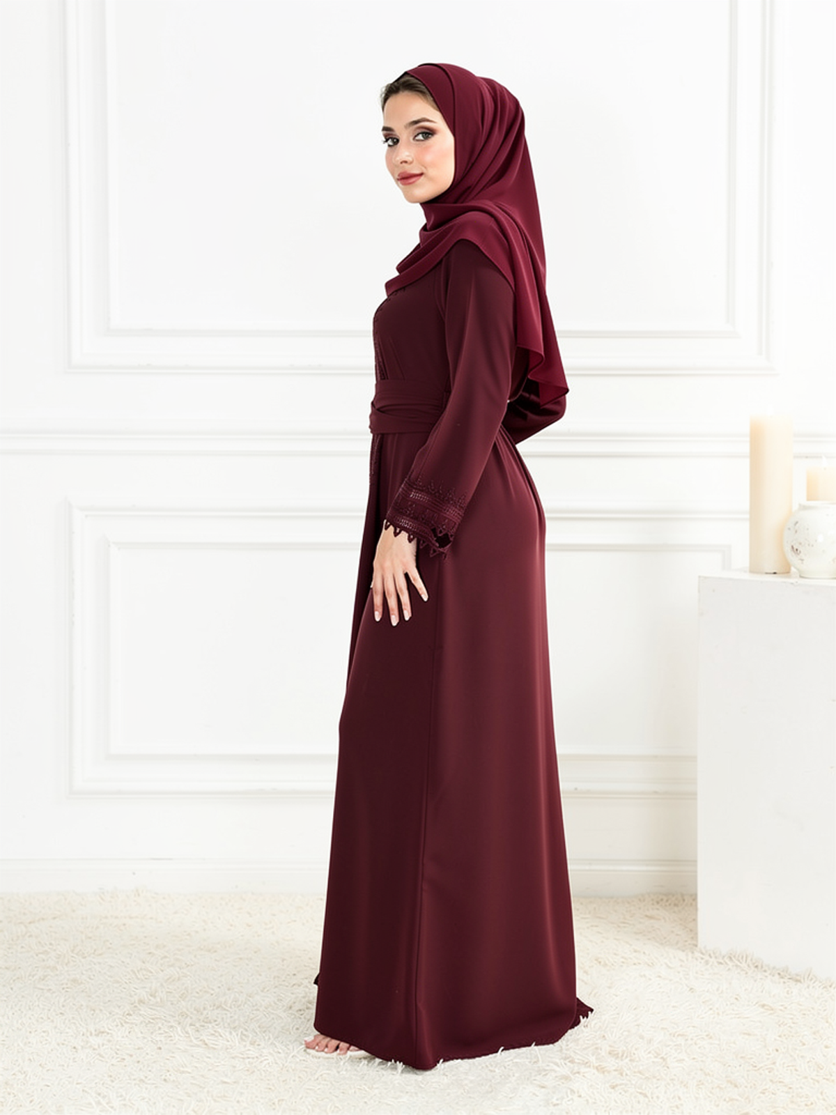 Caftan Salma Bordeaux — vue trois-quarts