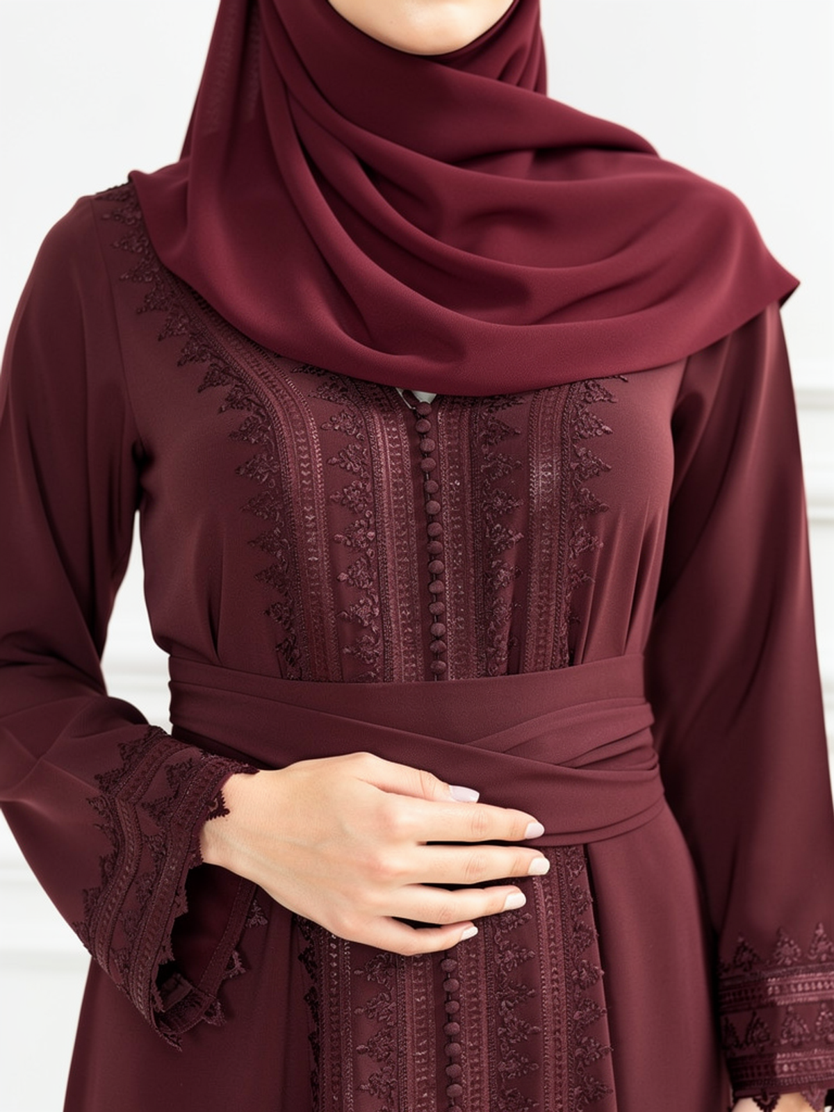 Caftan Salma Bordeaux — détail du buste