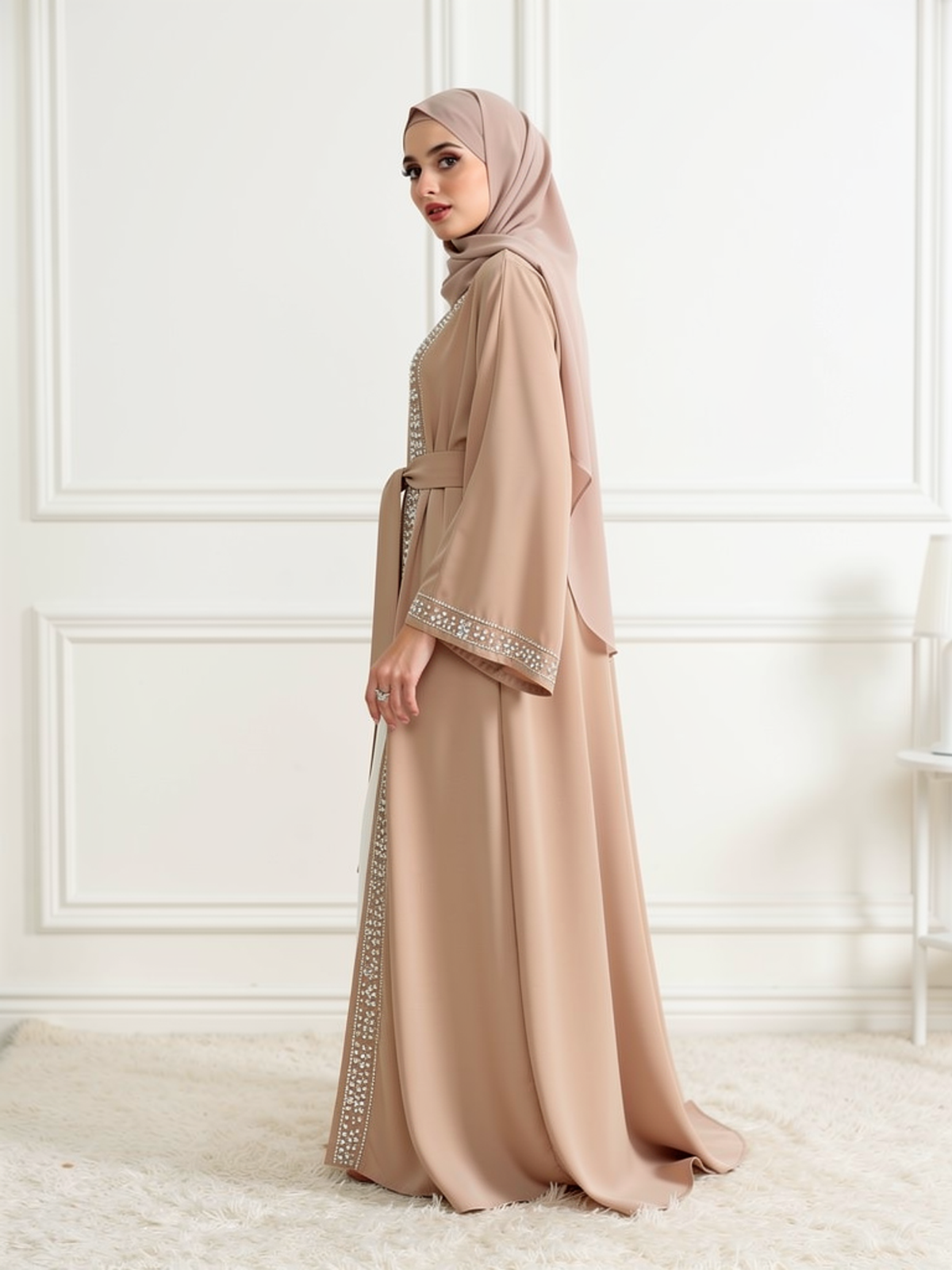 Abaya Mousseline Yasmine Beige — vue trois-quarts